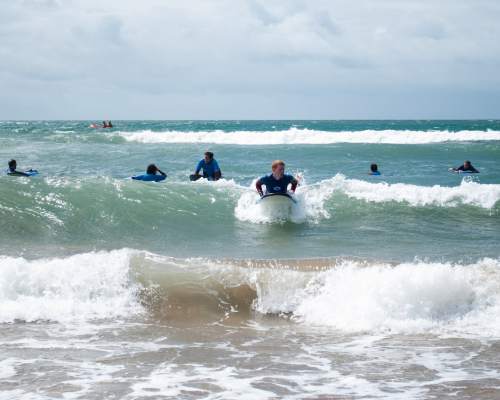 Surfing on the coast of Devon in our language course plus sport